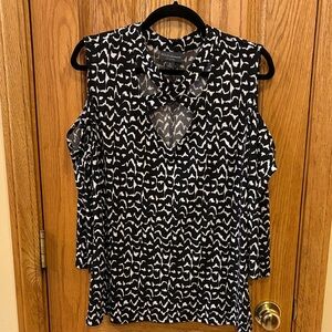 BOLD elements Black and White Abstract Cold-Shoulder Blouse